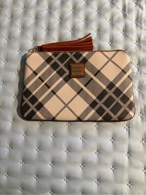 Dooney & Bourke new clutch